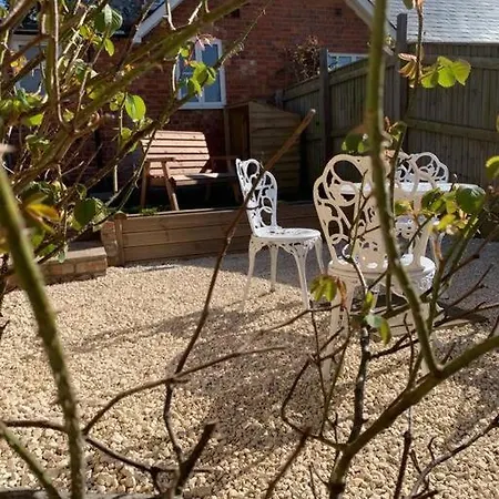 Ground Floor Garden Cottage, Near Stonehenge Shrewton Exterior photo