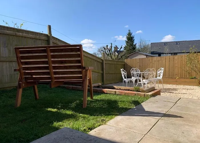 Ground Floor Garden Cottage, Near Stonehenge