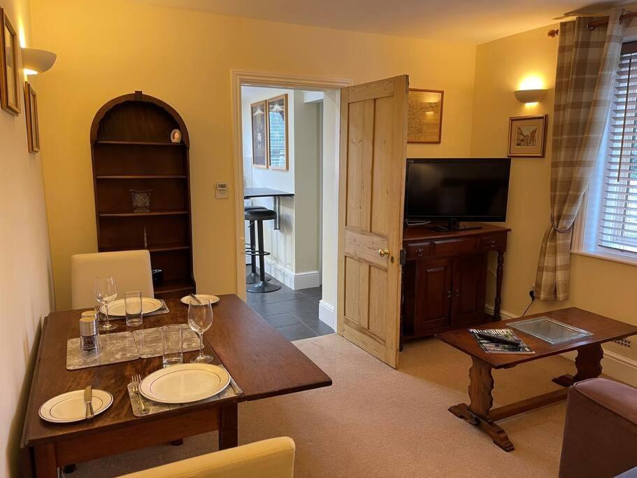 Ground Floor Garden Cottage, Near Stonehenge Shrewton