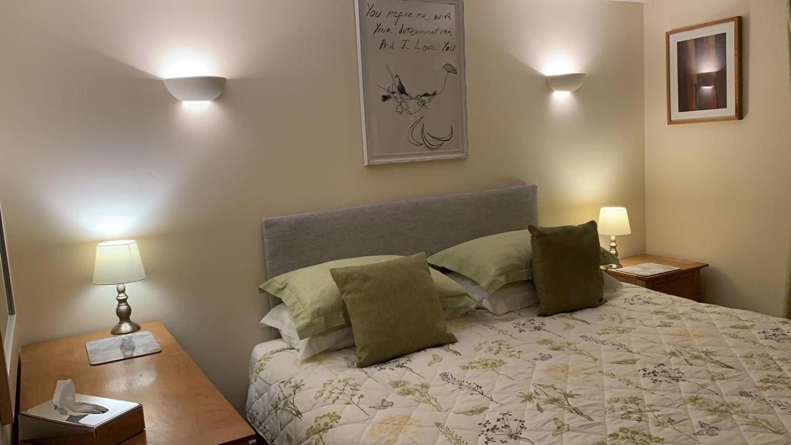 Ground Floor Garden Cottage, Near Stonehenge Holiday home