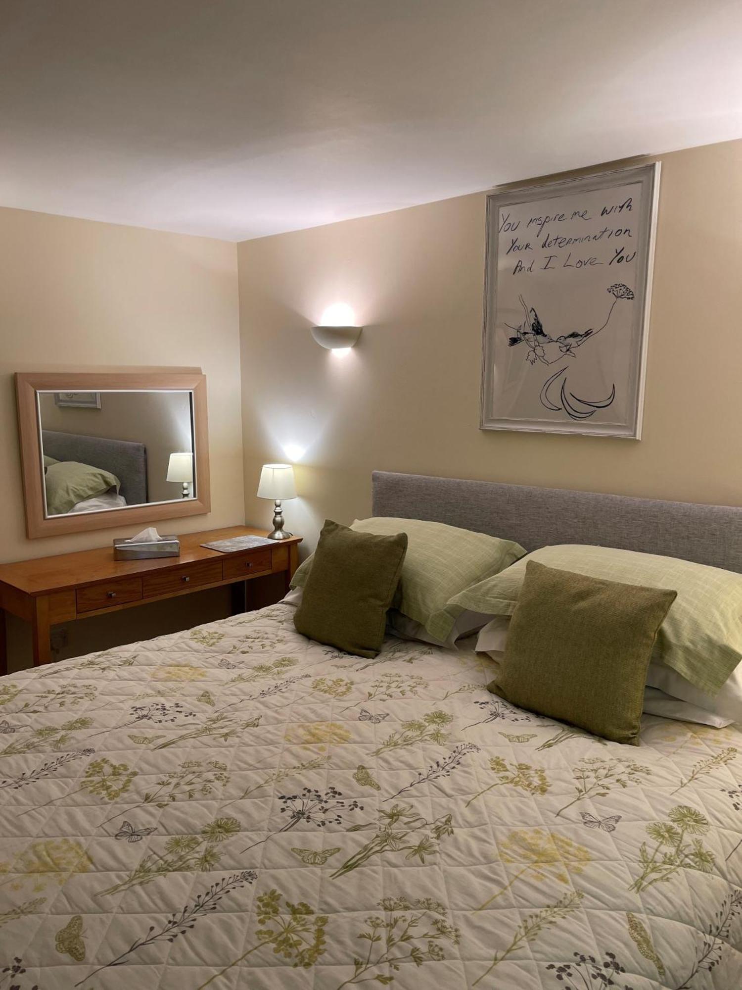 Ground Floor Garden Cottage, Near Stonehenge * Shrewton